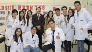 La Presidenta del CACES, recorrió los modernos laboratorios que cuenta la sede Guayaquil acompañado de docentes y estudiantes